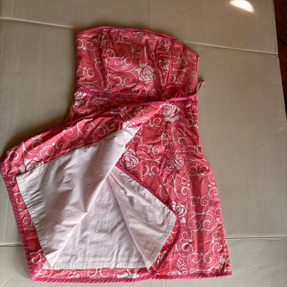 Vintage Lilly Pulitzer Strapless Dress
Y2K Palm Beach Vibes
Pink & White Cotton - Picture 9 of 12